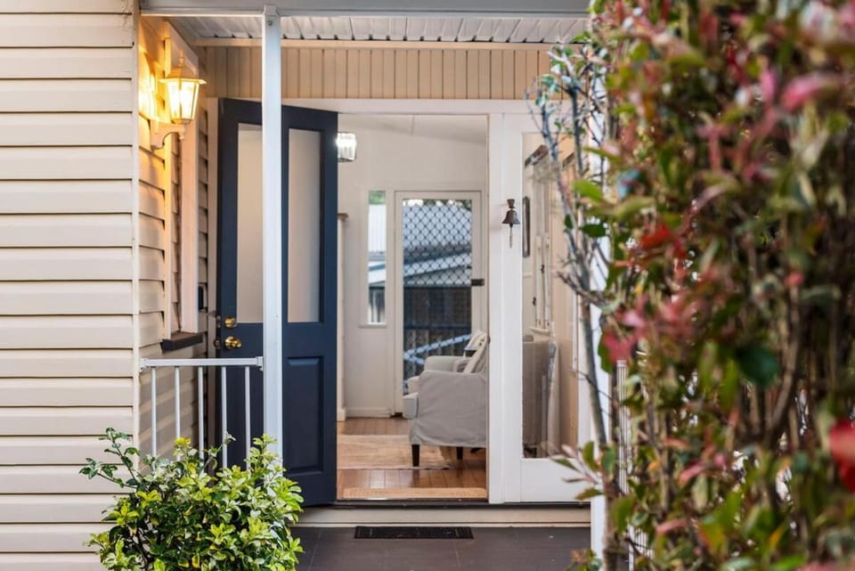 Wallace Cottage - Glennie, CBD, Quiet Leafy Street House in Toowoomba