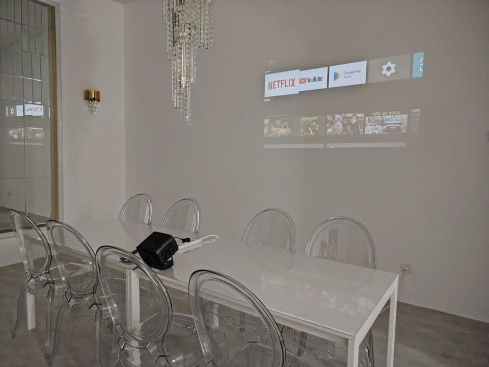 Executive White Houze House in Penang
