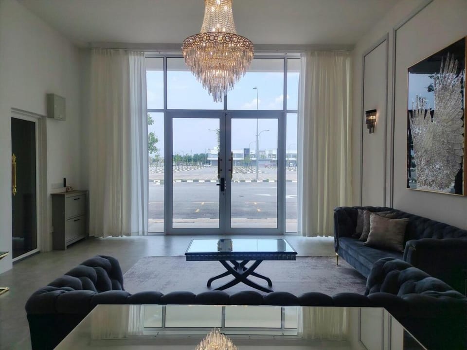 Executive White Houze House in Penang