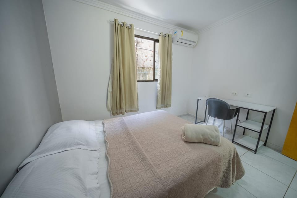 Bed, Living room, Photo of the whole room, Bedroom, air conditioner