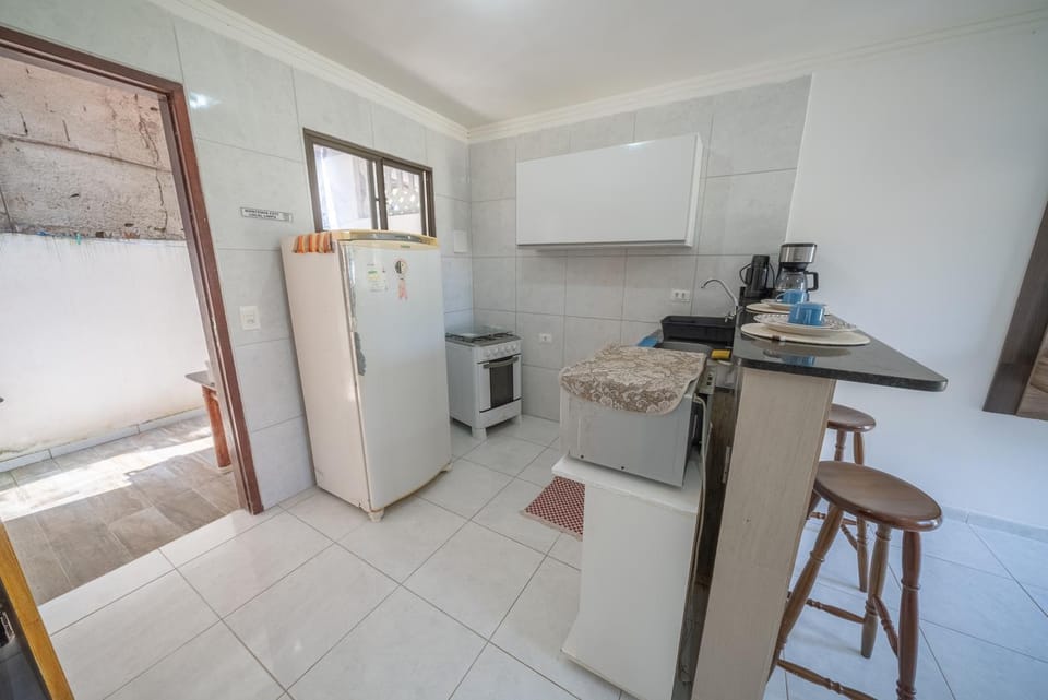 Kitchen or kitchenette, Dining area, oven, stove