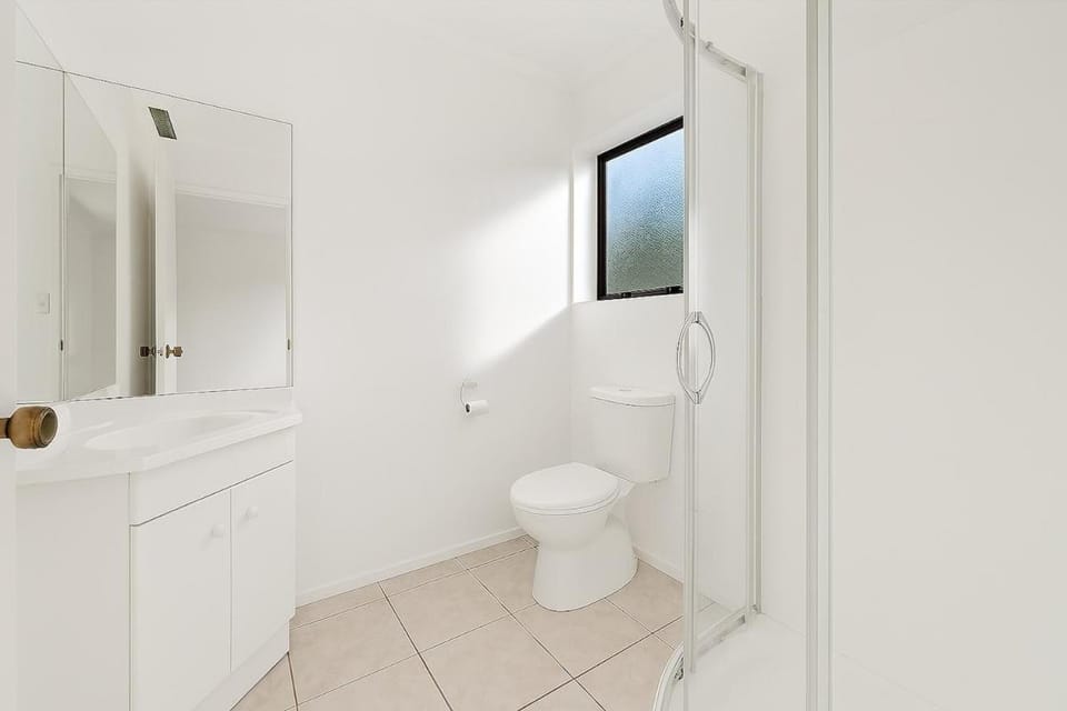 Shower, Toilet