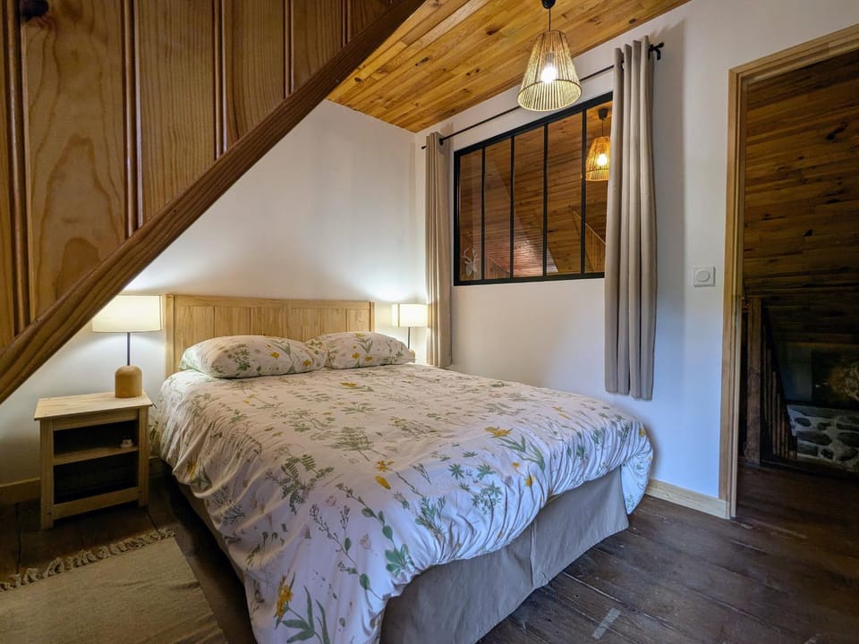 Gîte rénové pour 4 pers. avec accueil équin, Saint-Front - FR-1-582-538 House in Auvergne-Rhône-Alpes