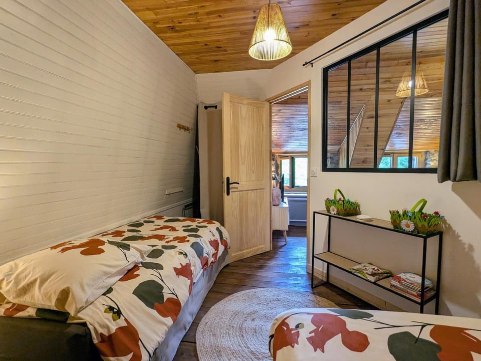 Gîte rénové pour 4 pers. avec accueil équin, Saint-Front - FR-1-582-538 House in Auvergne-Rhône-Alpes