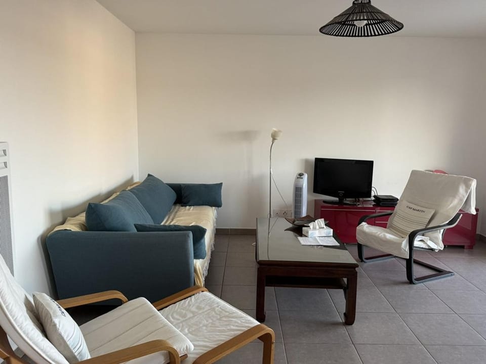 Appartement T3 pour 6 pers, balcon, parking, Le Lavandou - FR-1-803-96 Apartment in Le Lavandou