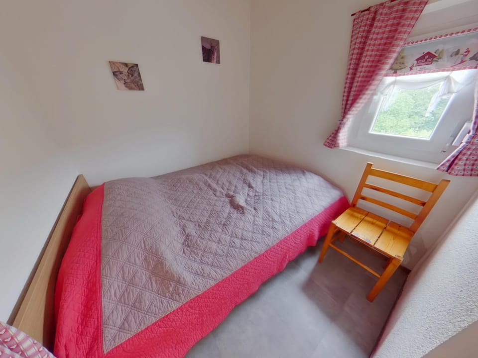 Studio lumineux avec loggia aux Rousses - FR-1-834-12 Apartment in Jura