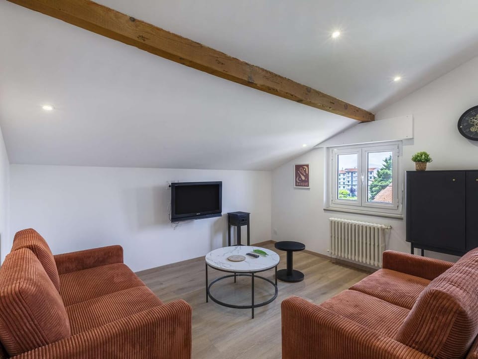 Grand appartement refait à neuf proche plage à Saint-Jean-de-Luz - FR-1-4-709 Apartment in Saint-Jean-de-Luz