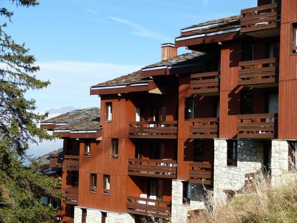 Appartement lumineux près des pistes, accès piscine, animaux acceptés Apartment in Mâcot-la-Plagne