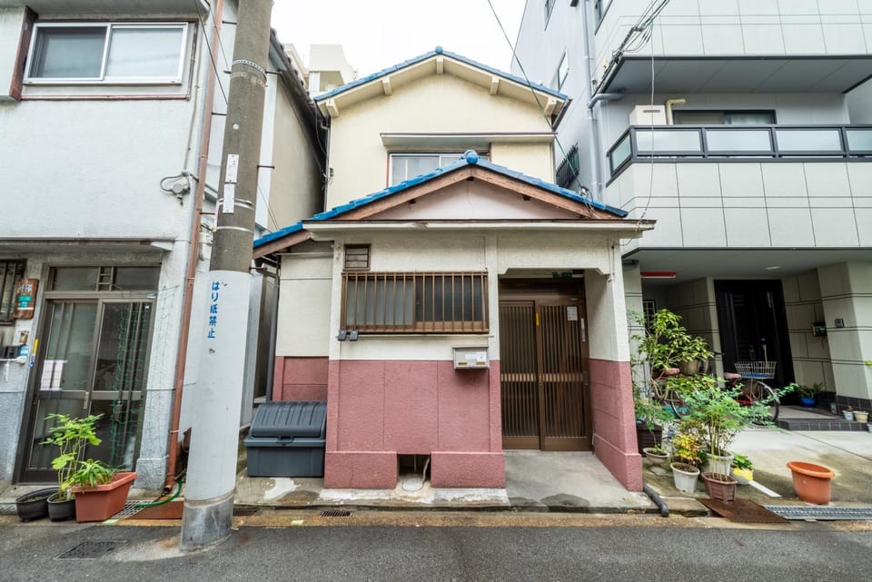 Property building, Neighbourhood