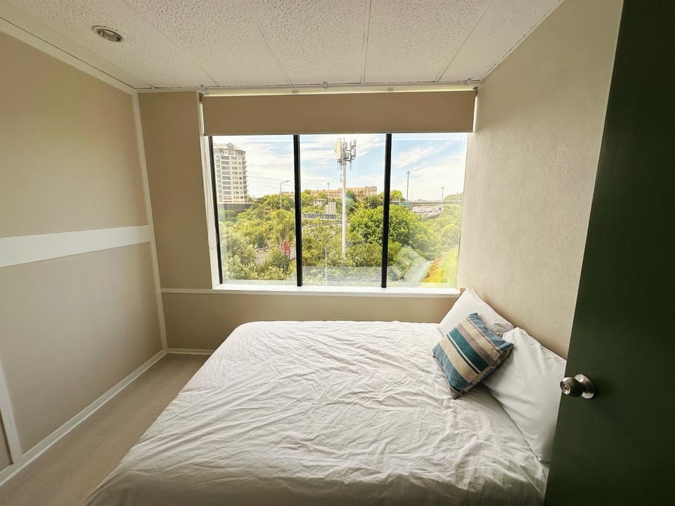 Private Room in Akl CBD Hostel, Near Train & Bus Apartment in Auckland