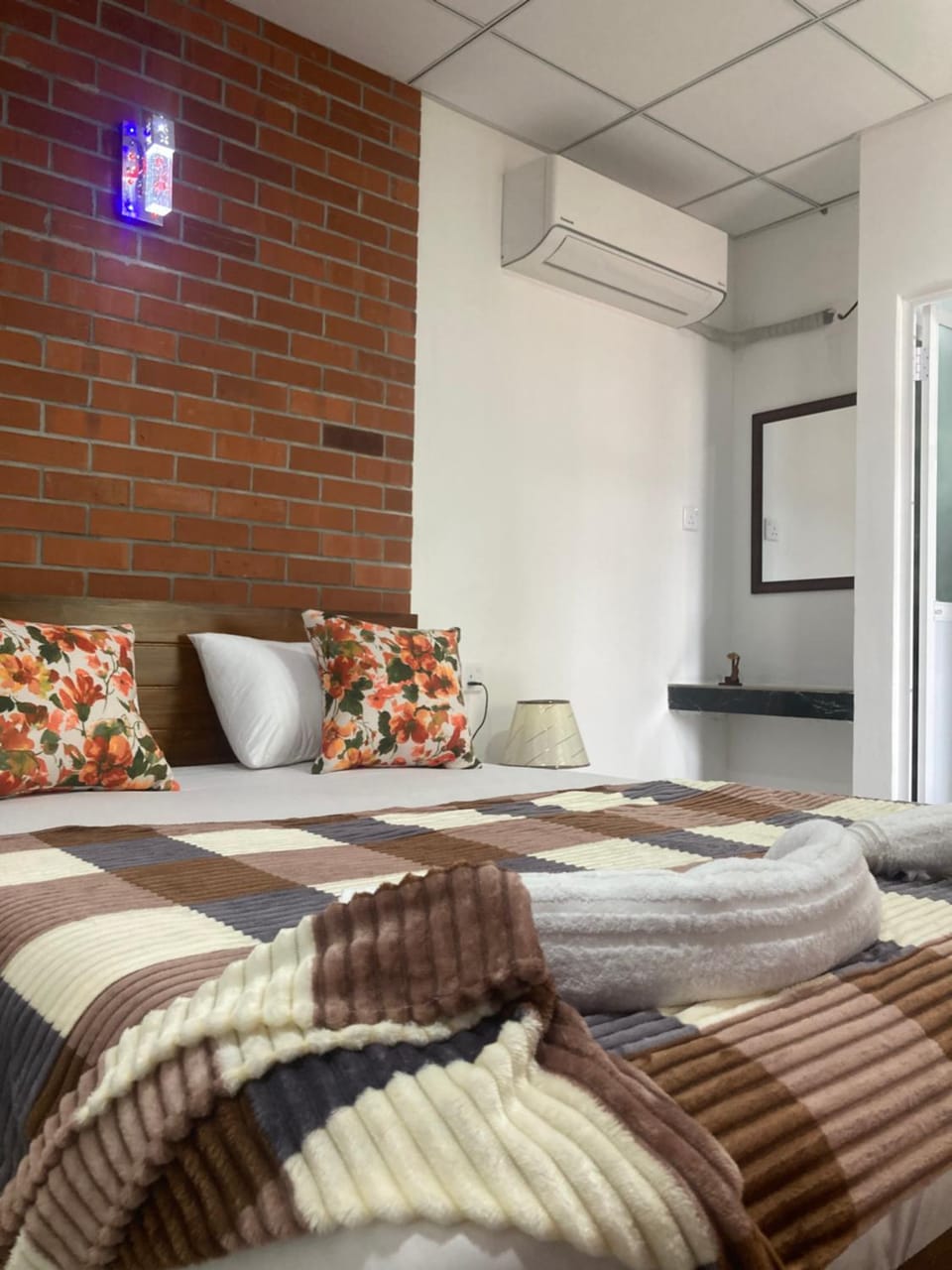 Rhythm Transit Hotel - Near Airport Vacation rental in Negombo
