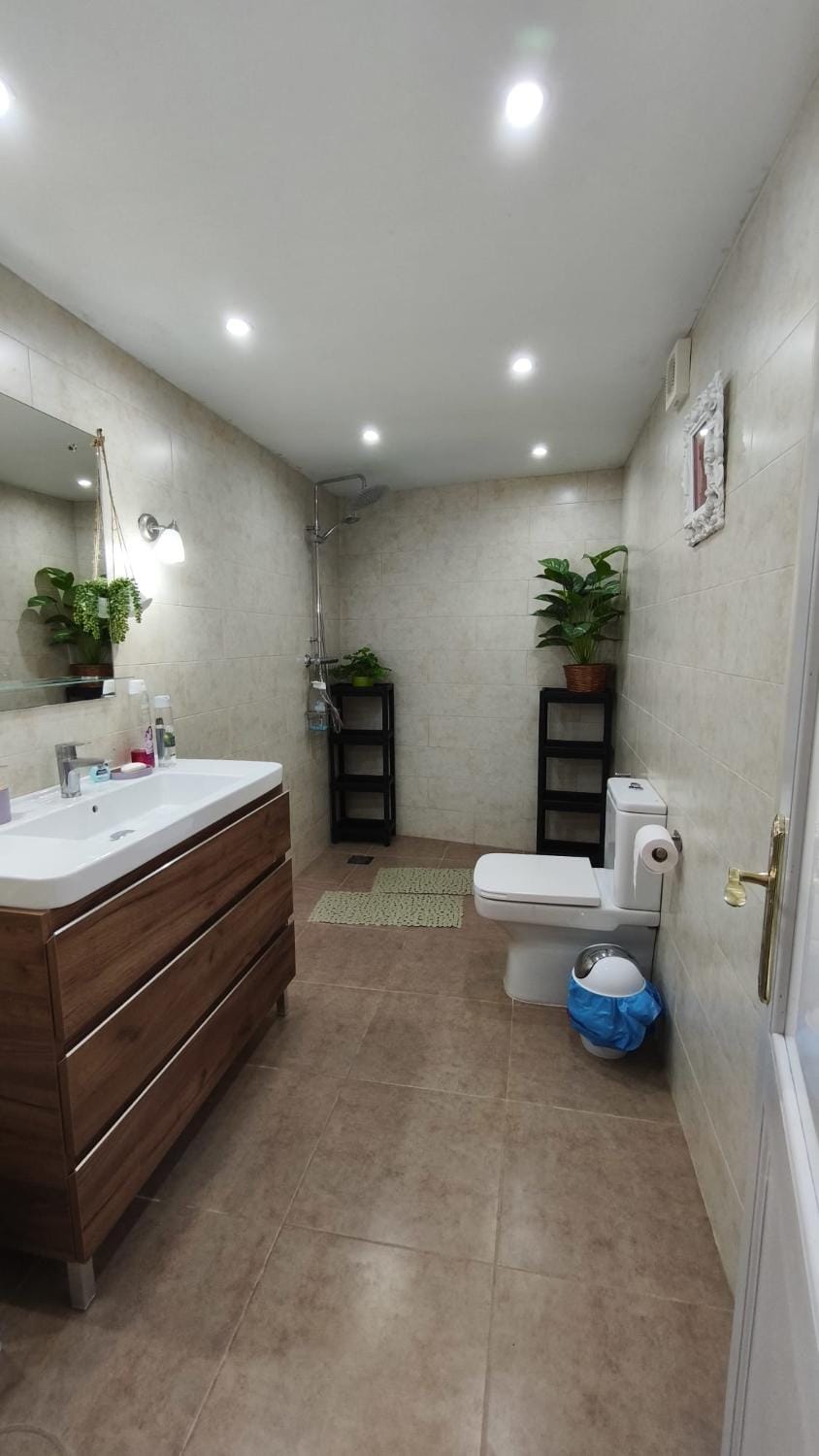 Shower, Toilet, Bathroom, bidet, towels