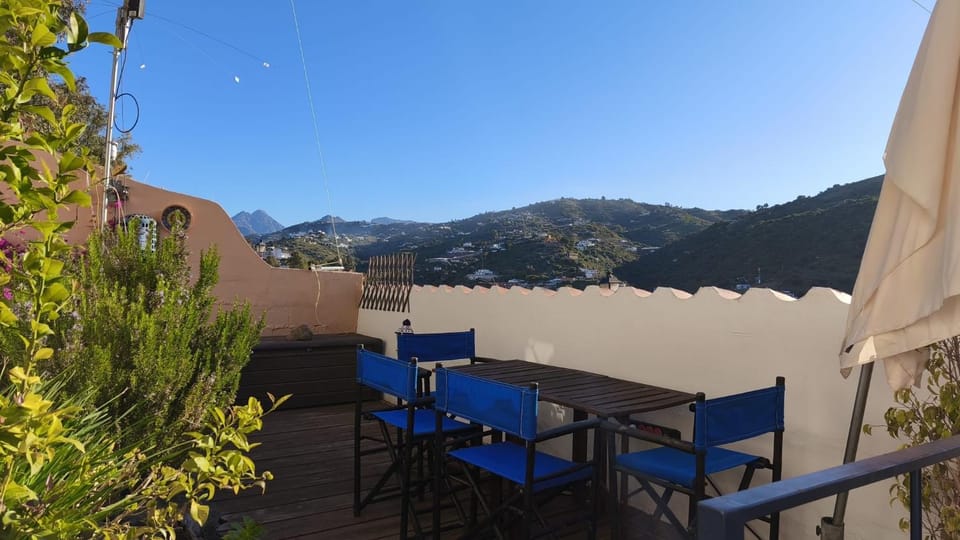 Day, Natural landscape, View (from property/room), Balcony/Terrace, Dining area, Mountain view