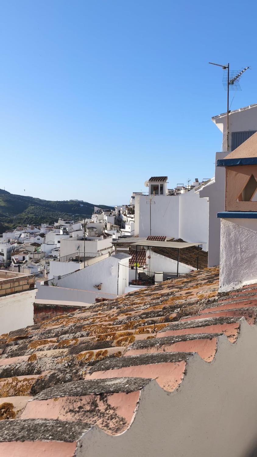 Property building, Day, Natural landscape, Mountain view, Sea view