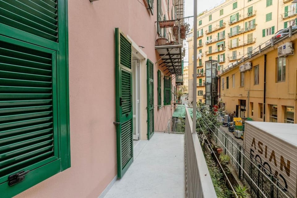 2-minute walk to the center -2 rooms in Carignano Apartment in Genoa