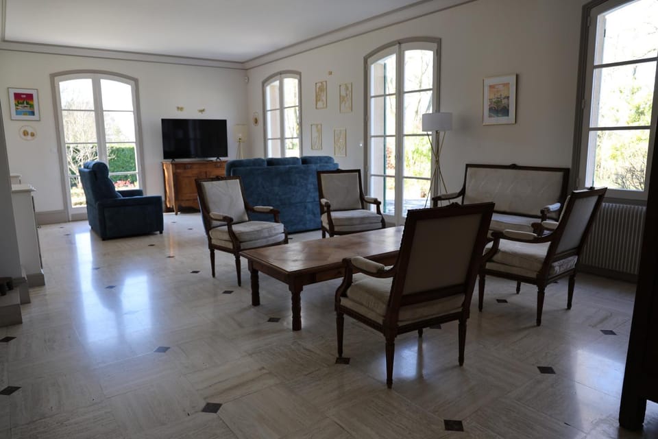 Communal lounge/ TV room, TV and multimedia, Living room, Seating area