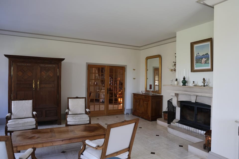 Living room, Seating area, fireplace