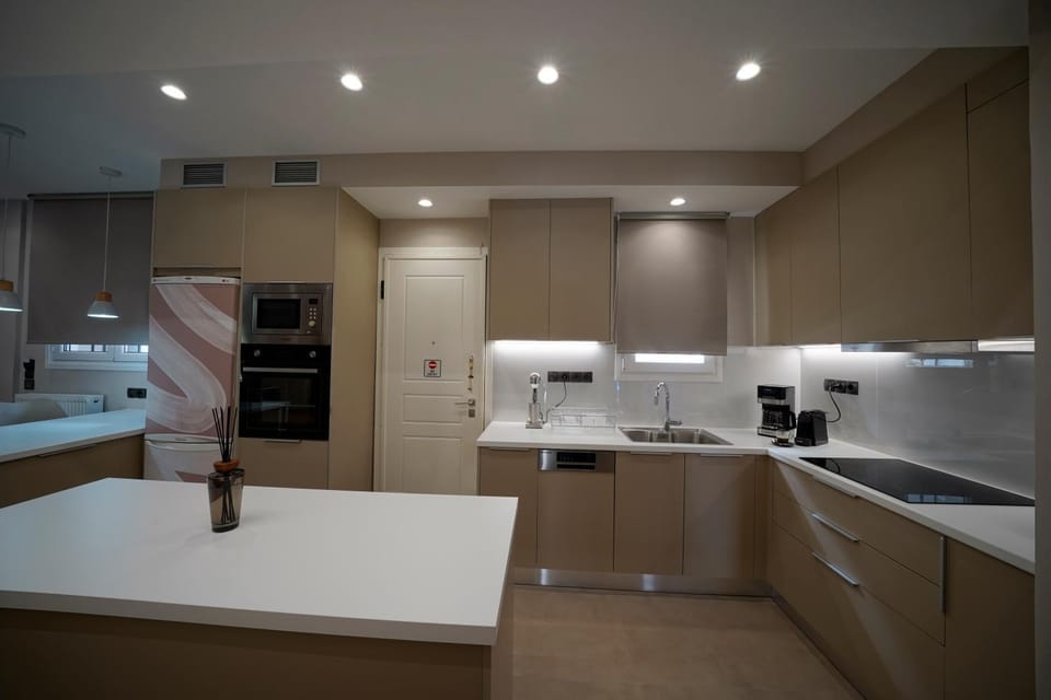 Kitchen or kitchenette, Breakfast, microwave, oven, stove, stove, kitchen, kitchen