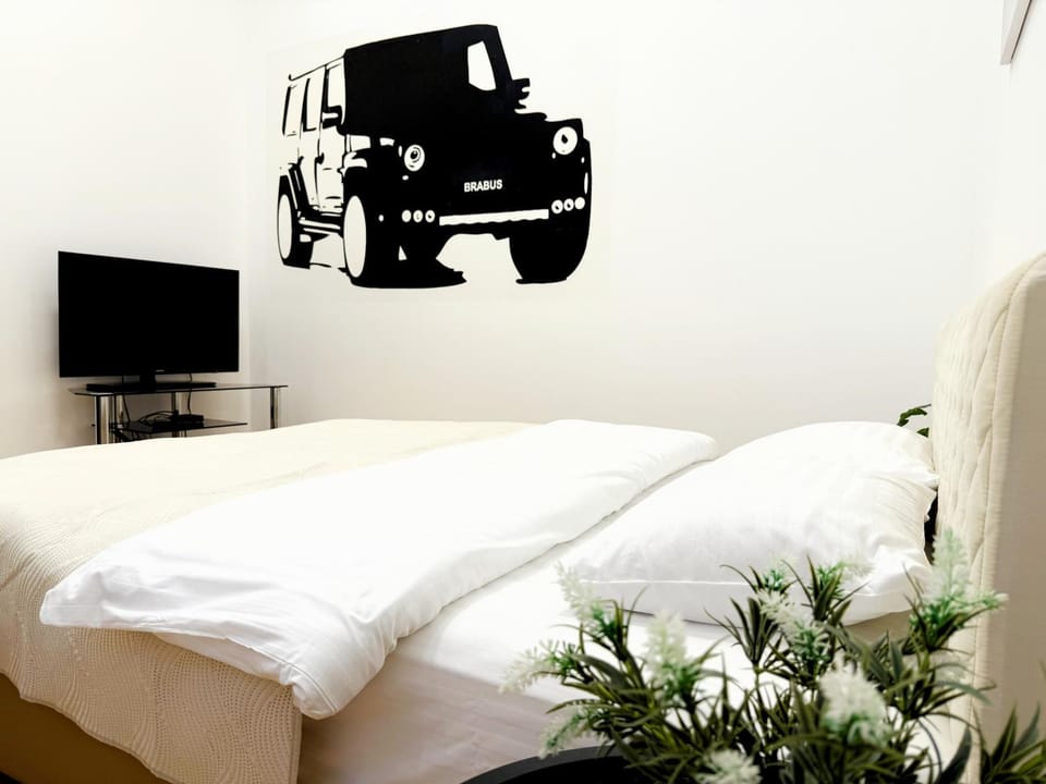 Communal lounge/ TV room, Bed, TV and multimedia, Photo of the whole room, Evening entertainment, Bedroom