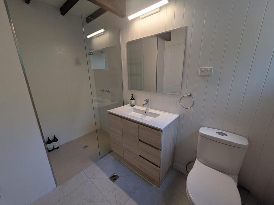 Maleny-Montville Cottages #4 - 2 bed with ocean view Chalet in Balmoral Ridge