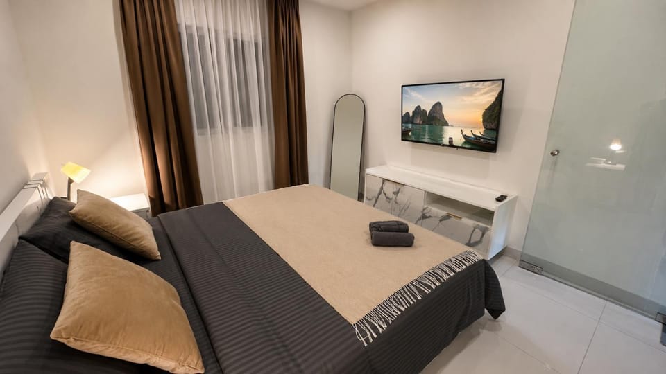 Bedroom, bunk bed