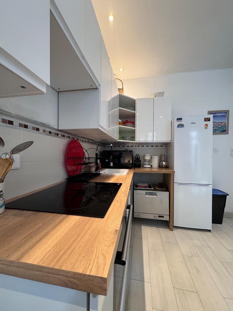 Kitchen or kitchenette, Dining area, stove