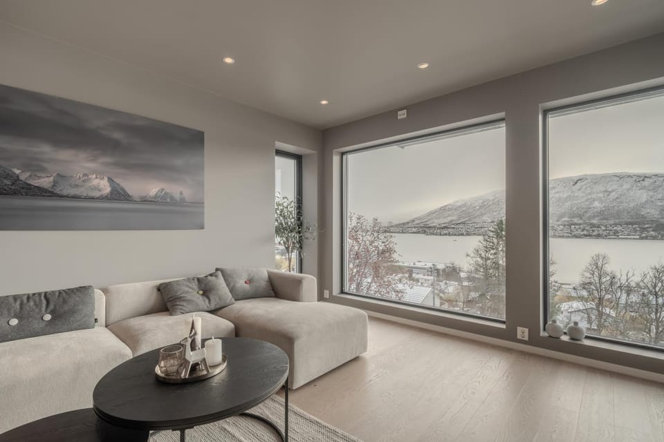 Living room, Seating area, Mountain view