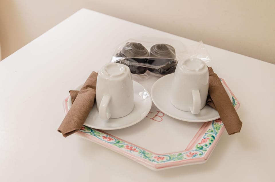 Coffee/tea facilities, Decorative detail
