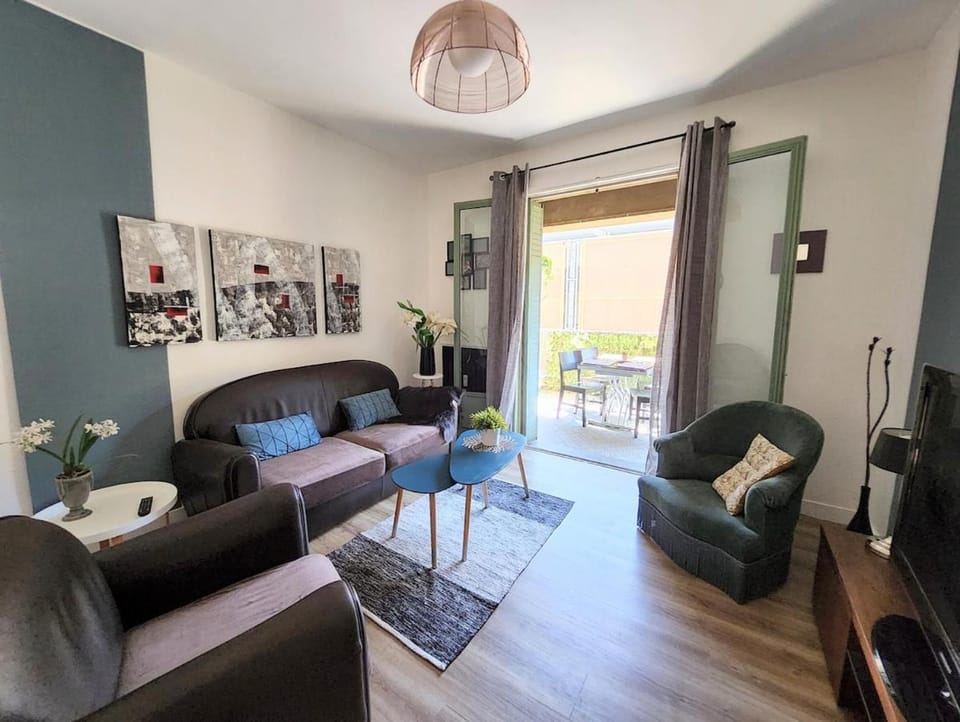 Appartement charmant avec balcons, hypercentre Avignon les Halles Apartment in Avignon