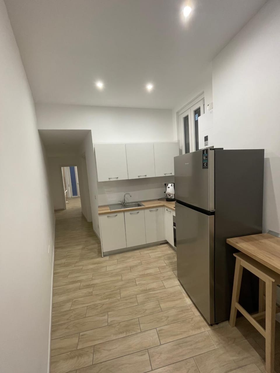 Kitchen or kitchenette, dishwasher, stove