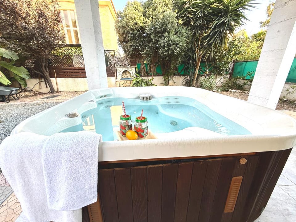 Onyx Beach Villa - Cozy 2BR - Walk to Beach Villa in Larnaca District