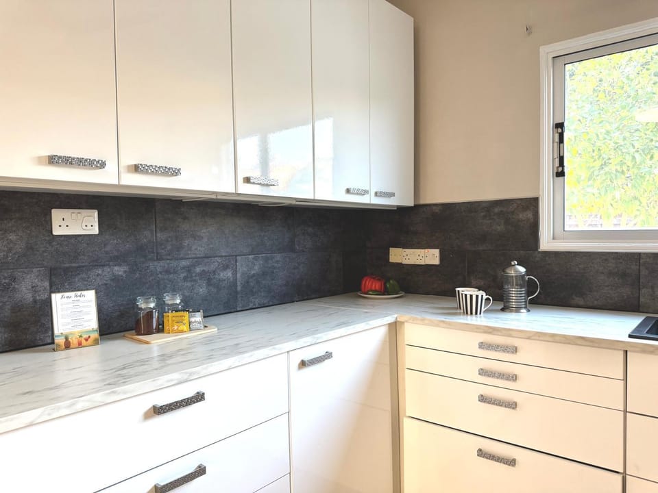 Onyx Beach Villa - Cozy 2BR - Walk to Beach Villa in Larnaca District