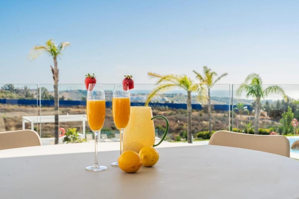 Spacious 2 bed & Solarium ALCAZABA LAGOON AL2017 Apartment in Costa del Sol