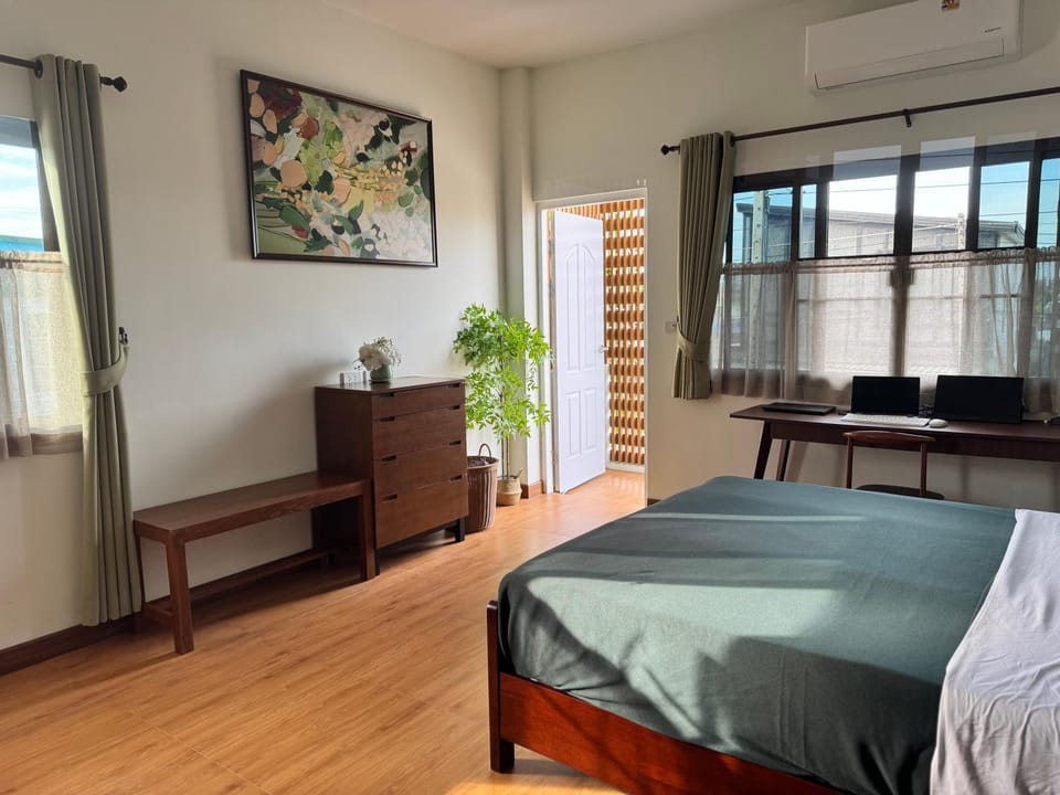 Bed, Bedroom, air conditioner