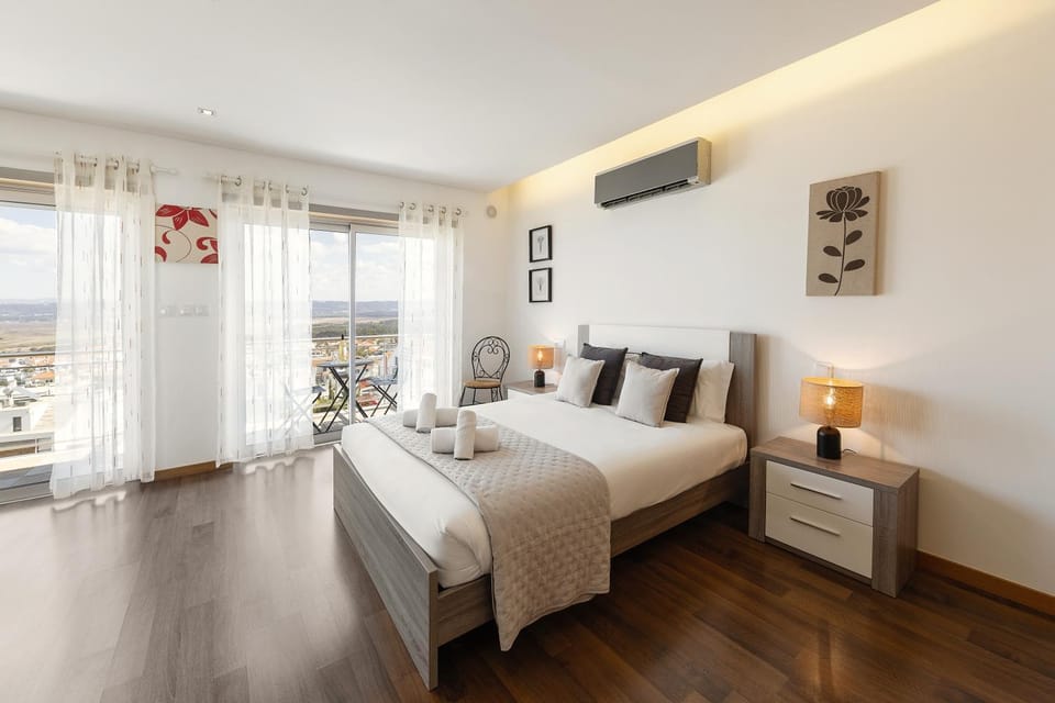 Bed, Photo of the whole room, Bedroom, air conditioner