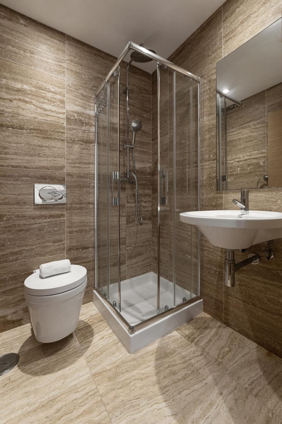 Shower, Toilet, Bathroom, towels