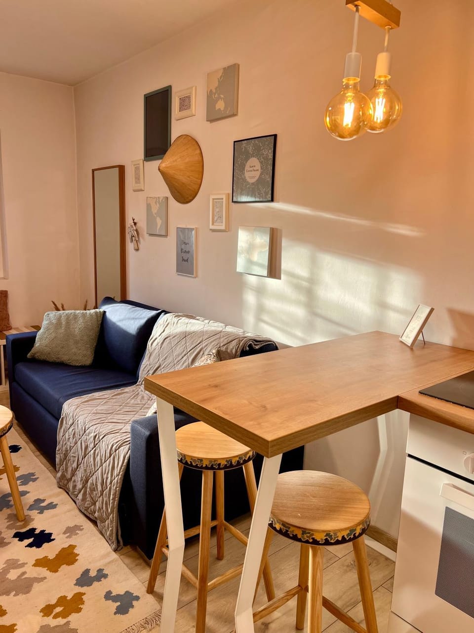 Living room, Dining area
