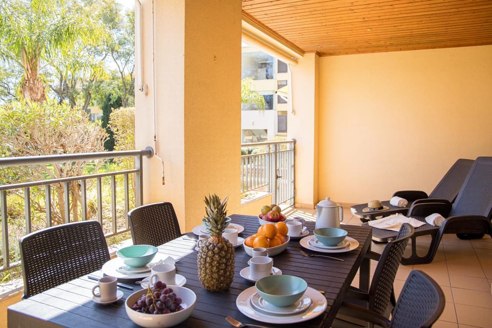 View (from property/room), Balcony/Terrace, Dining area, Garden view