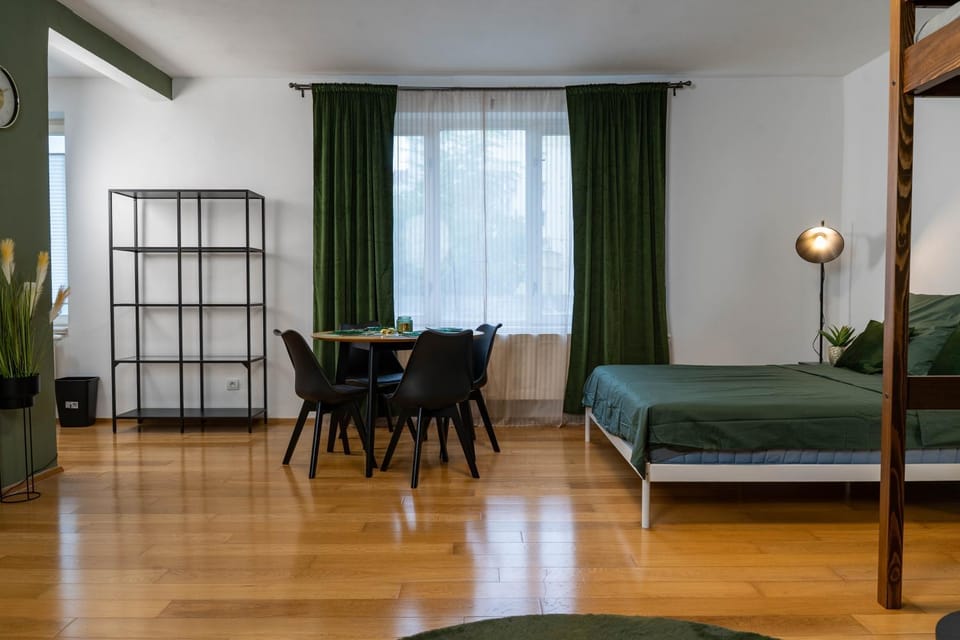 Bed, Dining area