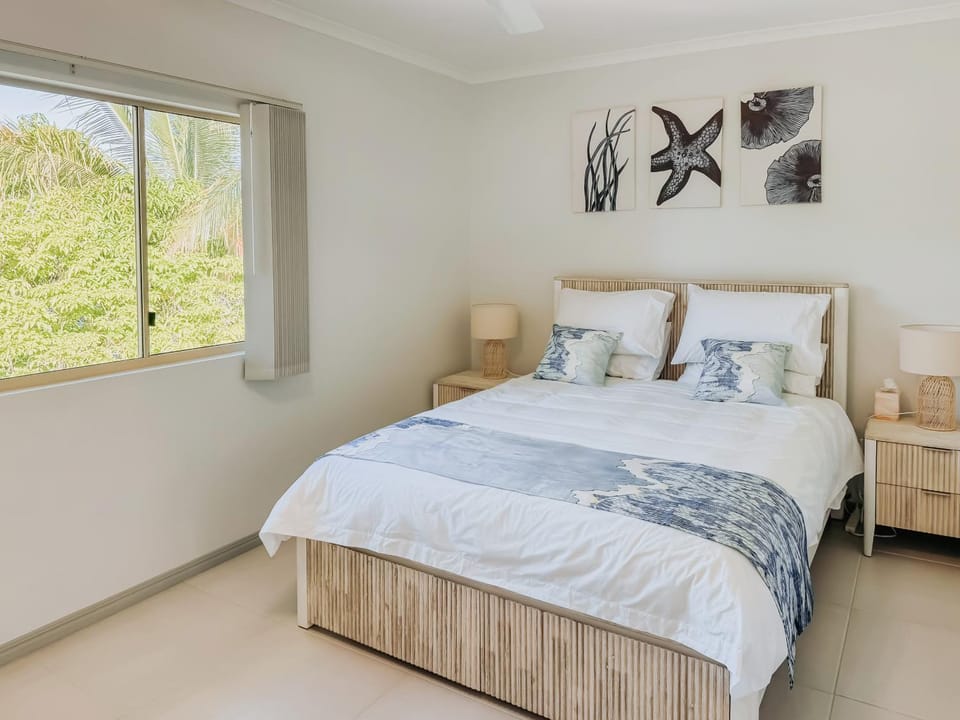 Bed, Bedroom, Mountain view, air conditioner