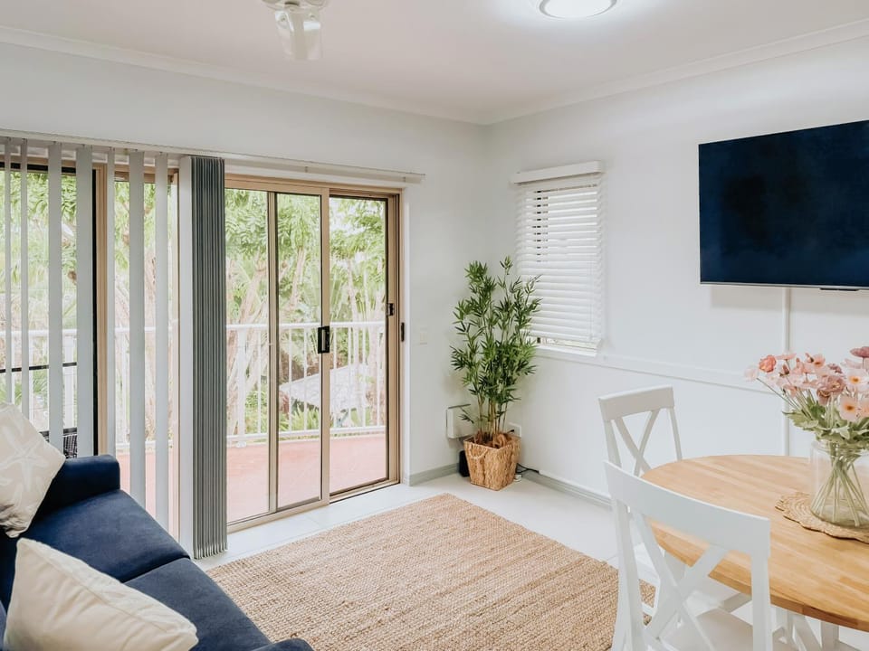 Patio, Living room