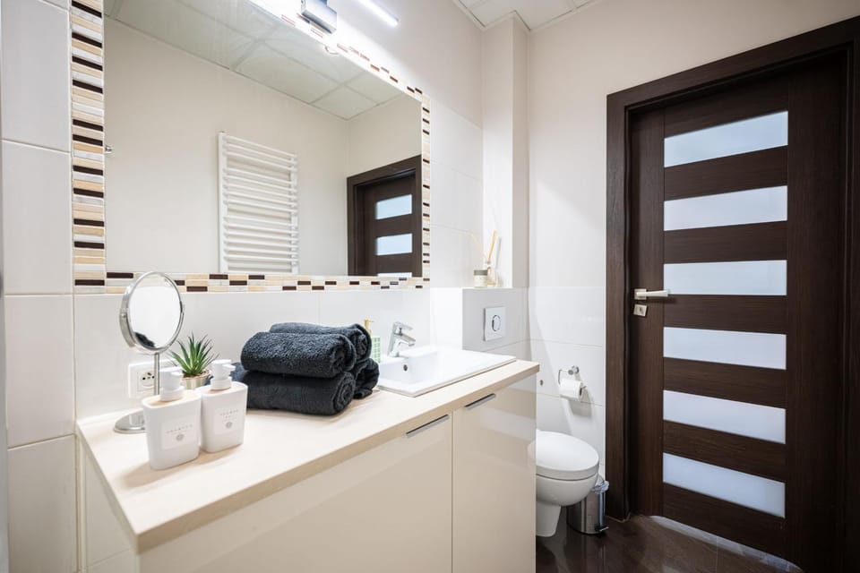 Bathroom, towels