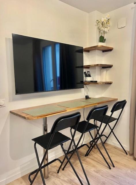 TV and multimedia, Dining area