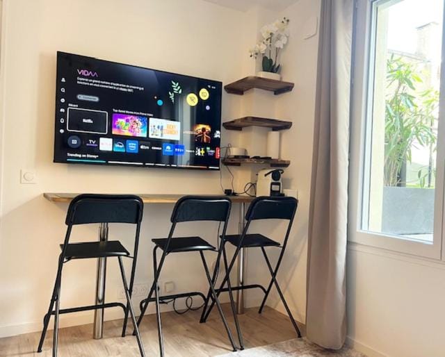 TV and multimedia, Dining area