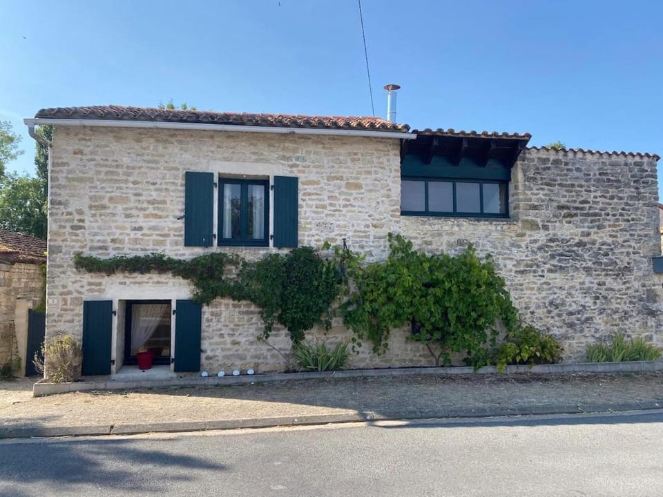 Self contained Guest House in Juillé Apartment in Nouvelle-Aquitaine