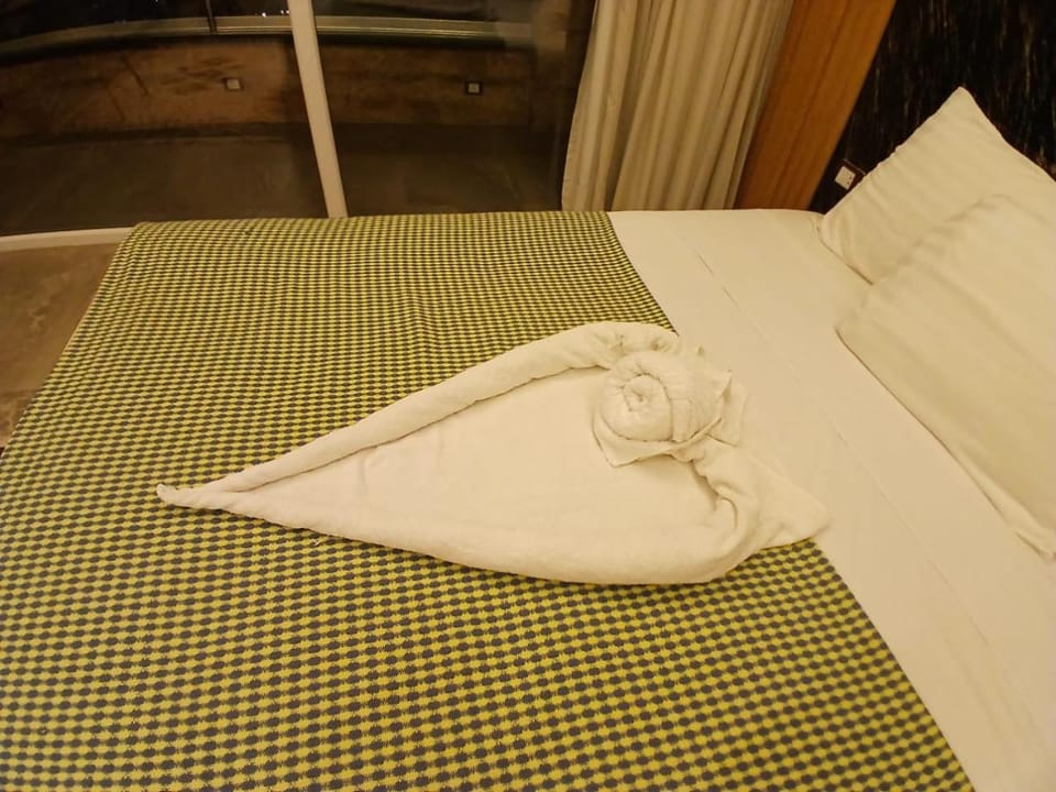 Bed, Photo of the whole room, Bedroom, towels
