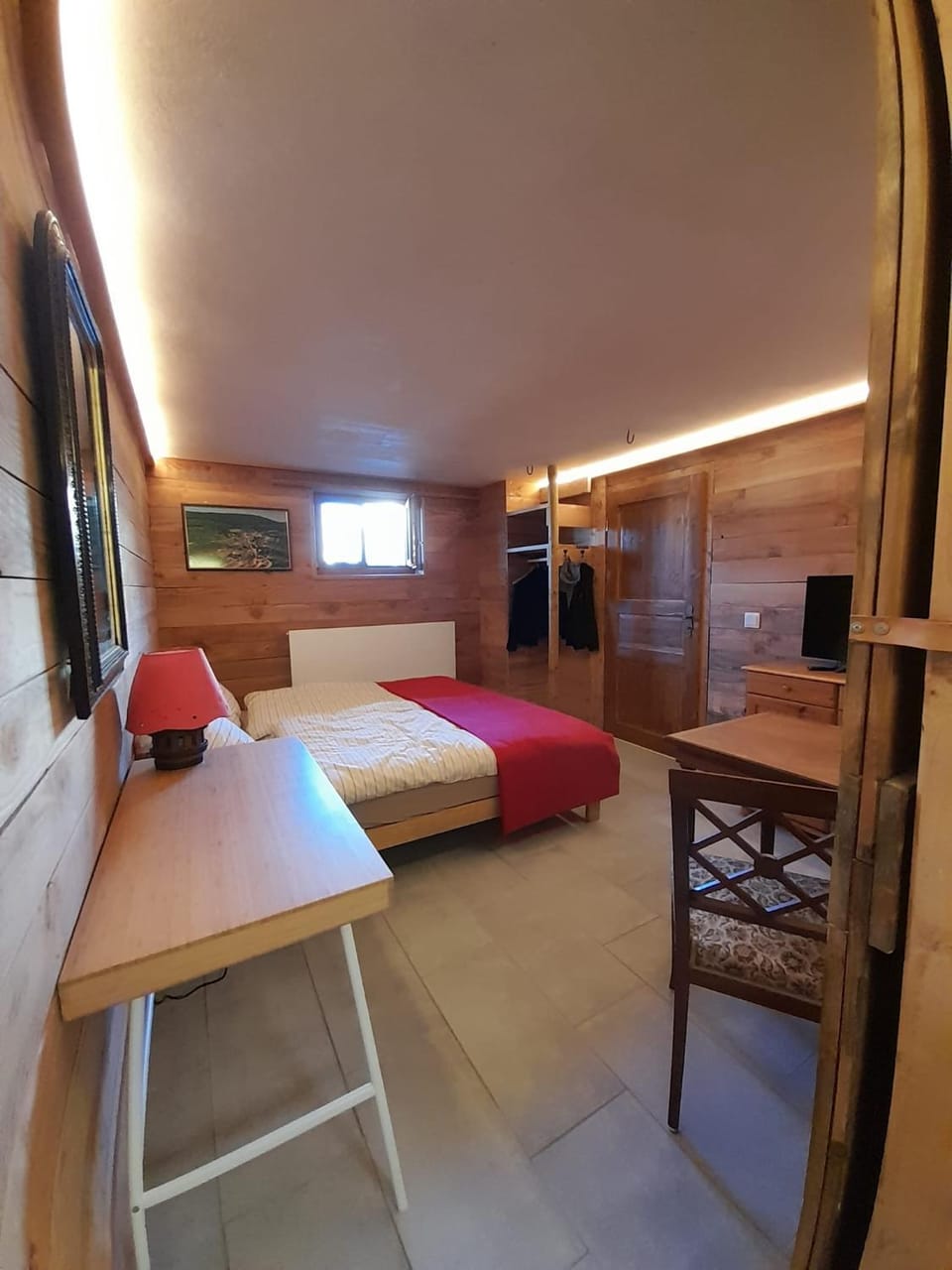 Bed, Photo of the whole room