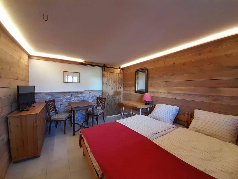 Bed, Photo of the whole room, Seating area