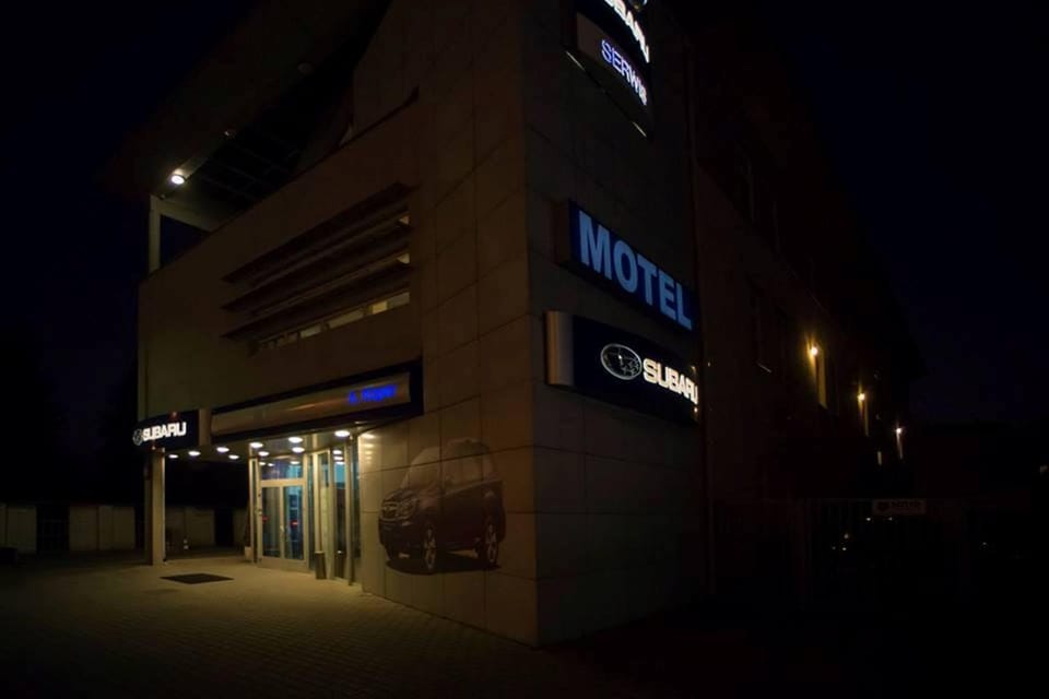 Property building, Facade/entrance, Night
