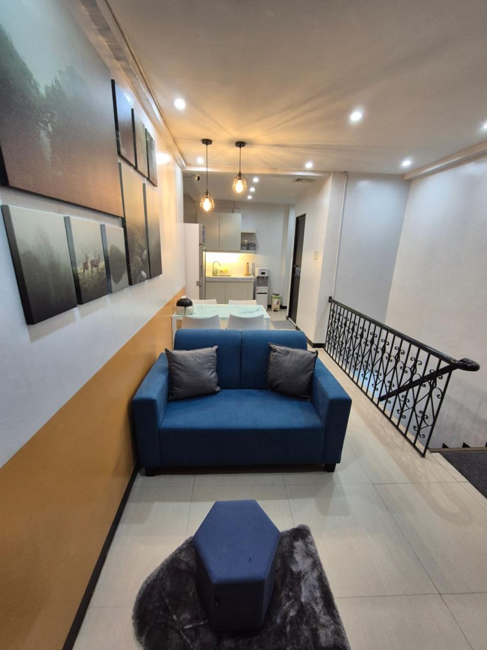 Kitchen or kitchenette, Living room, Seating area, Communal kitchen